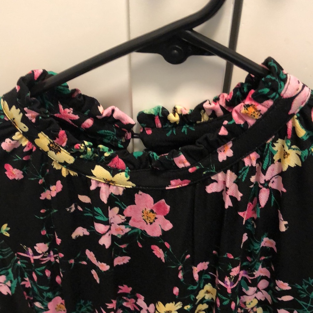 Riley & Rae flower dress. - Picture 2 of 8